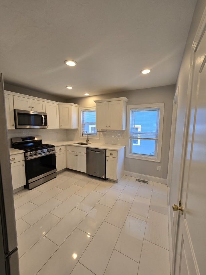 35 Phillips Ave #1 - Photo 3 of 25