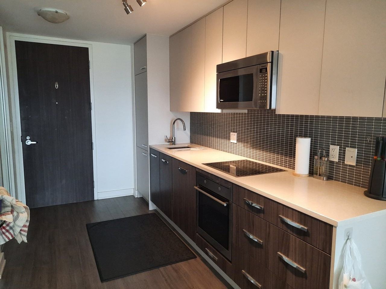 111 Champagne Ave S - Photo 2 of 10