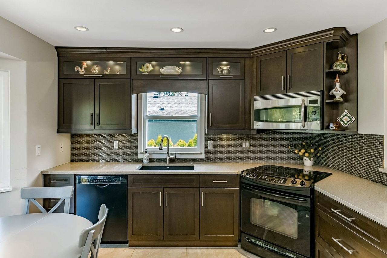 19843 48 Ave - Photo 4 of 13