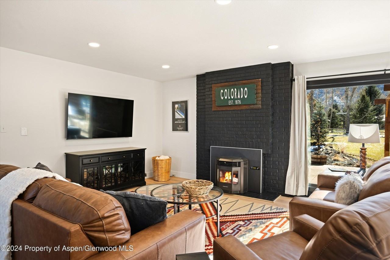 24 Cherry Ln - Photo 5 of 42