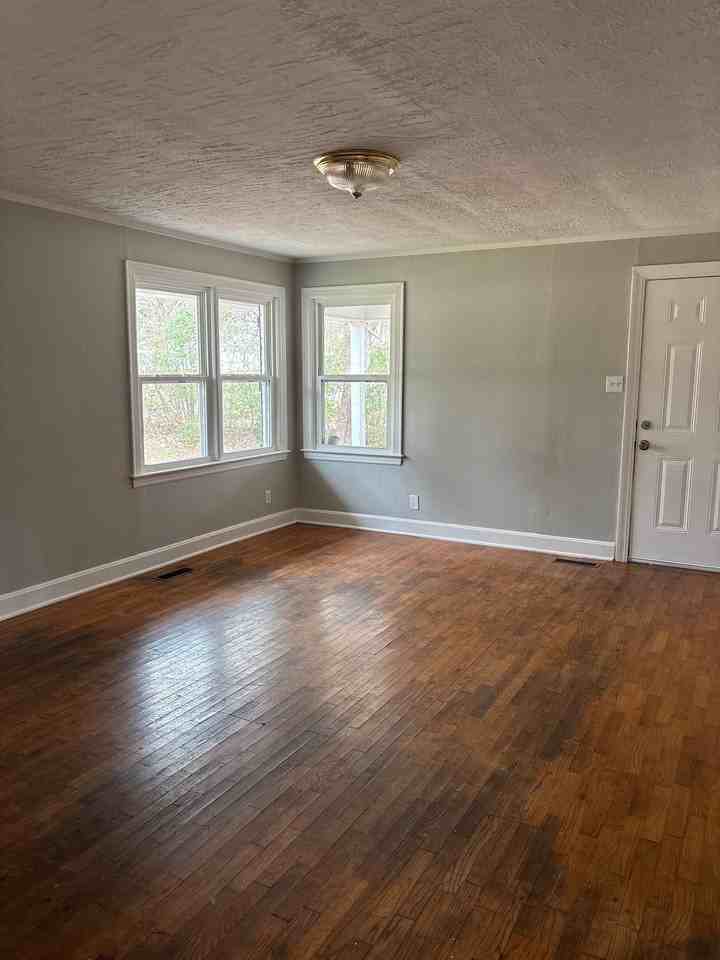 1114 Warren St #1 - Photo 3 of 6