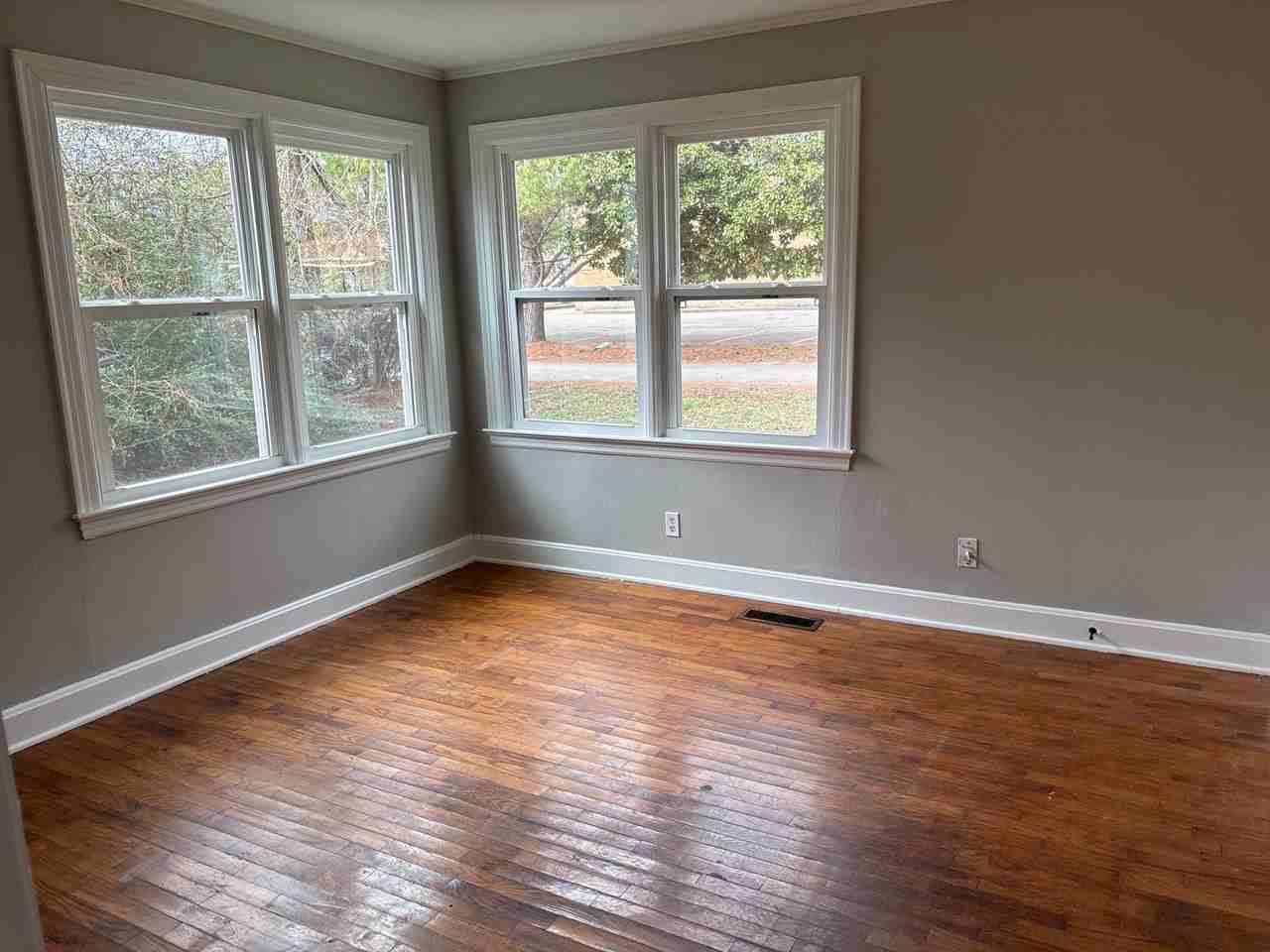 1114 Warren St #1 - Photo 4 of 6