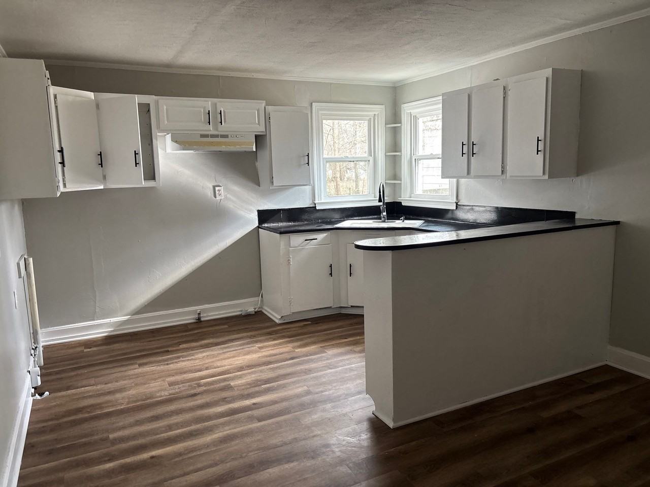 1114 Warren St #1 - Photo 5 of 6