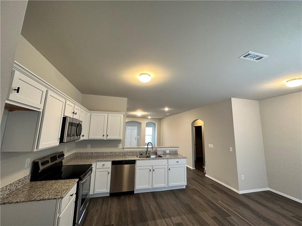 2823 W Emil Dr - Photo 2 of 14