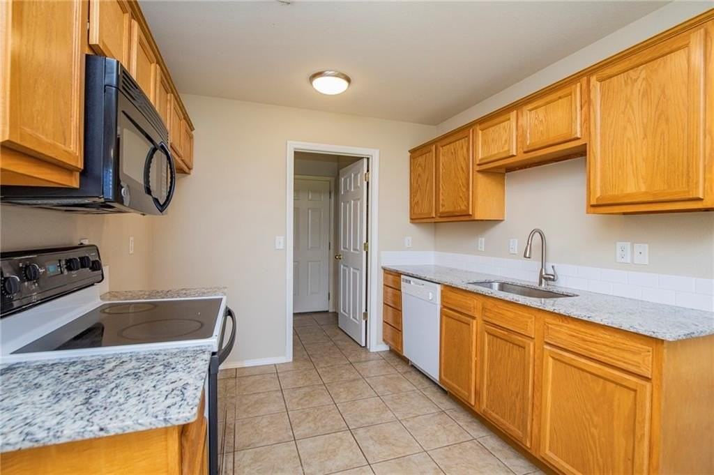 6405 Sw Meadow Well Ave - Photo 3 of 19