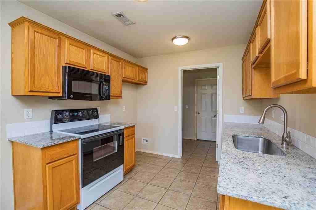 6405 Sw Meadow Well Ave - Photo 7 of 19