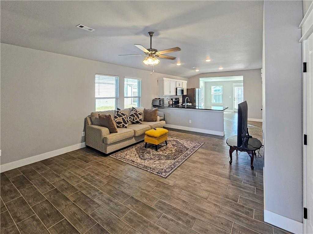 2091 Bluebonnet Ln - Photo 6 of 31