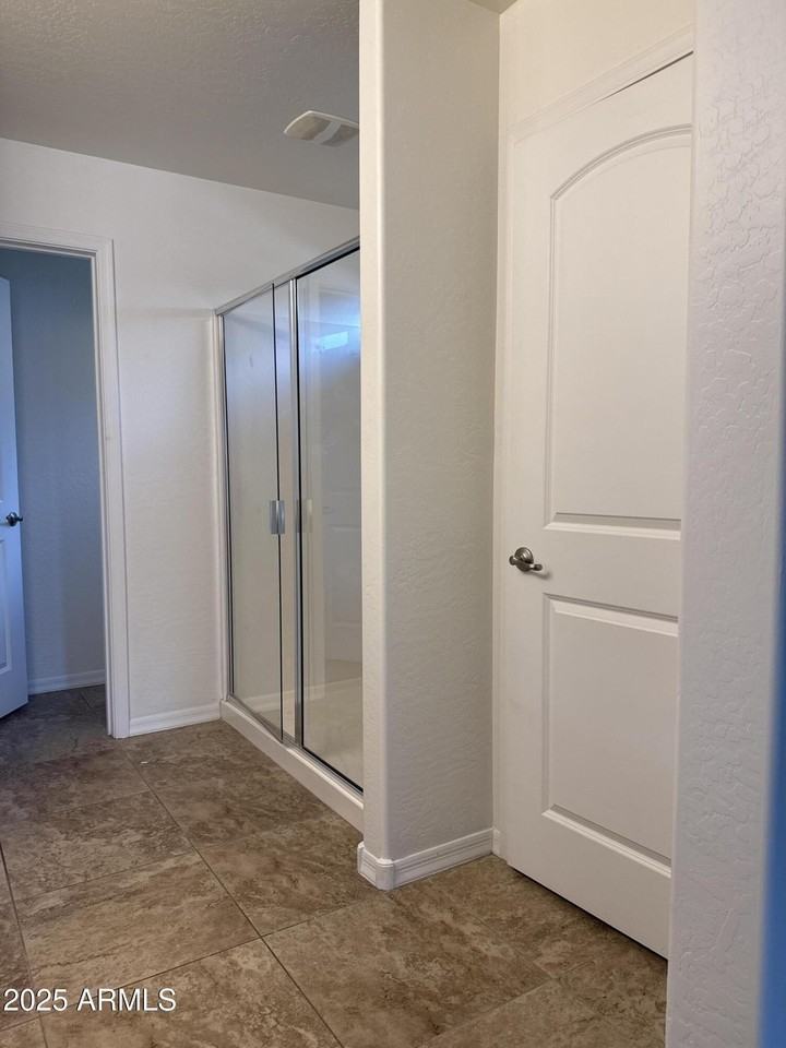 5623 S 27th Dr - Photo 4 of 13