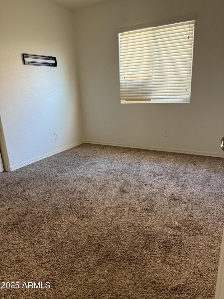 5623 S 27th Dr - Photo 6 of 13