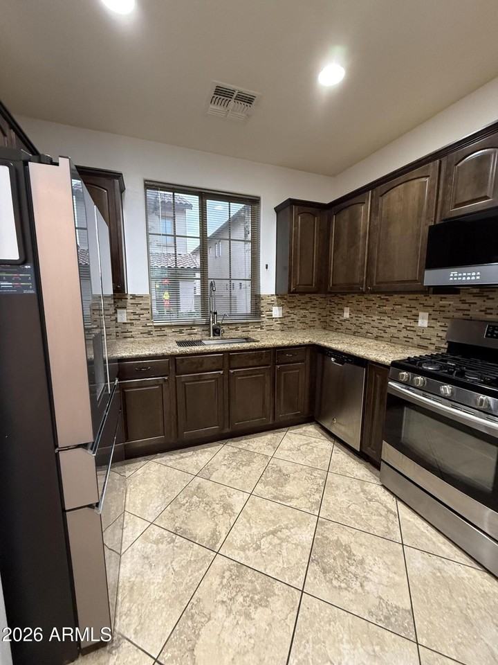 9242 W Meadow Dr - Photo 7 of 50