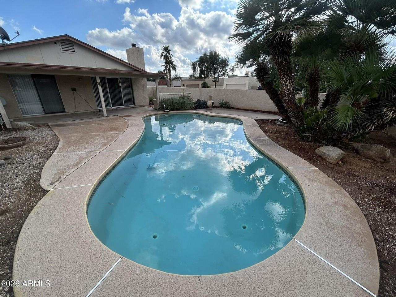 2120 N Yucca Ct - Photo 2 of 40