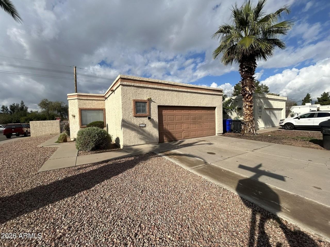 2120 N Yucca Ct - Photo 3 of 40