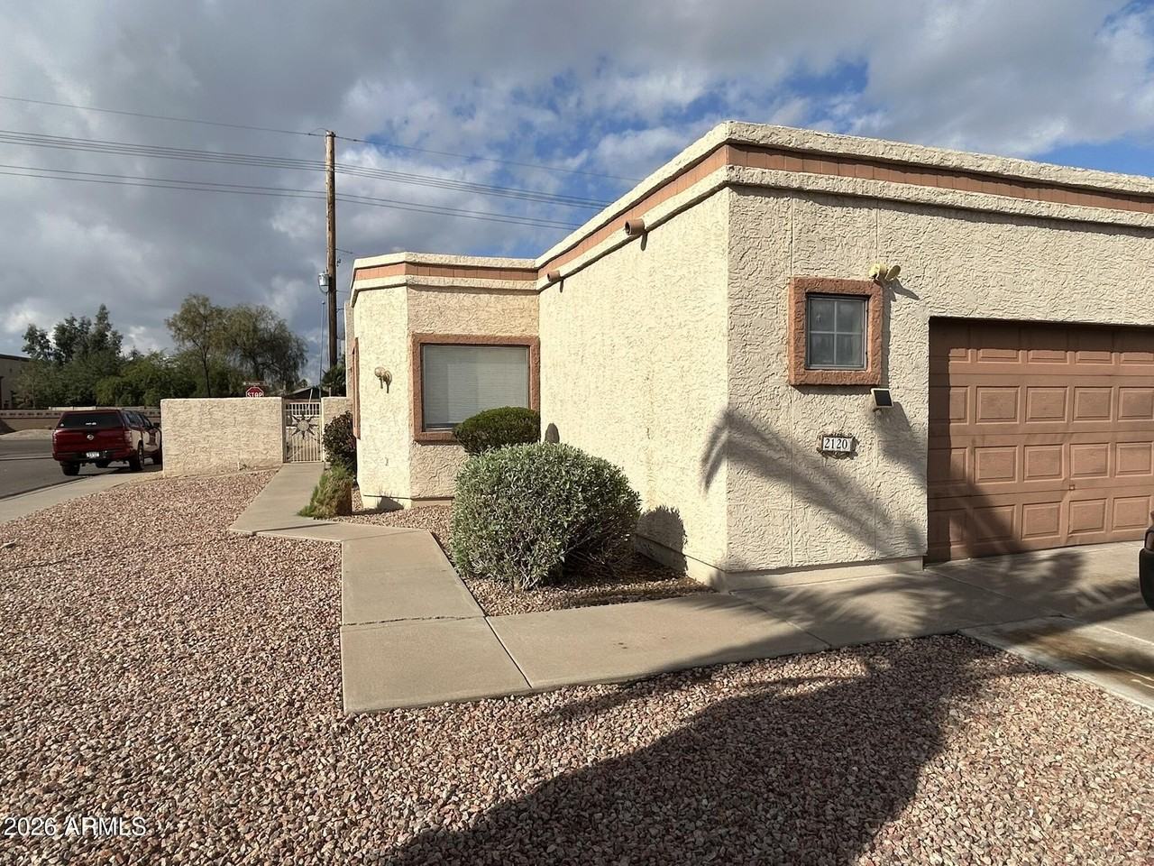 2120 N Yucca Ct - Photo 4 of 40