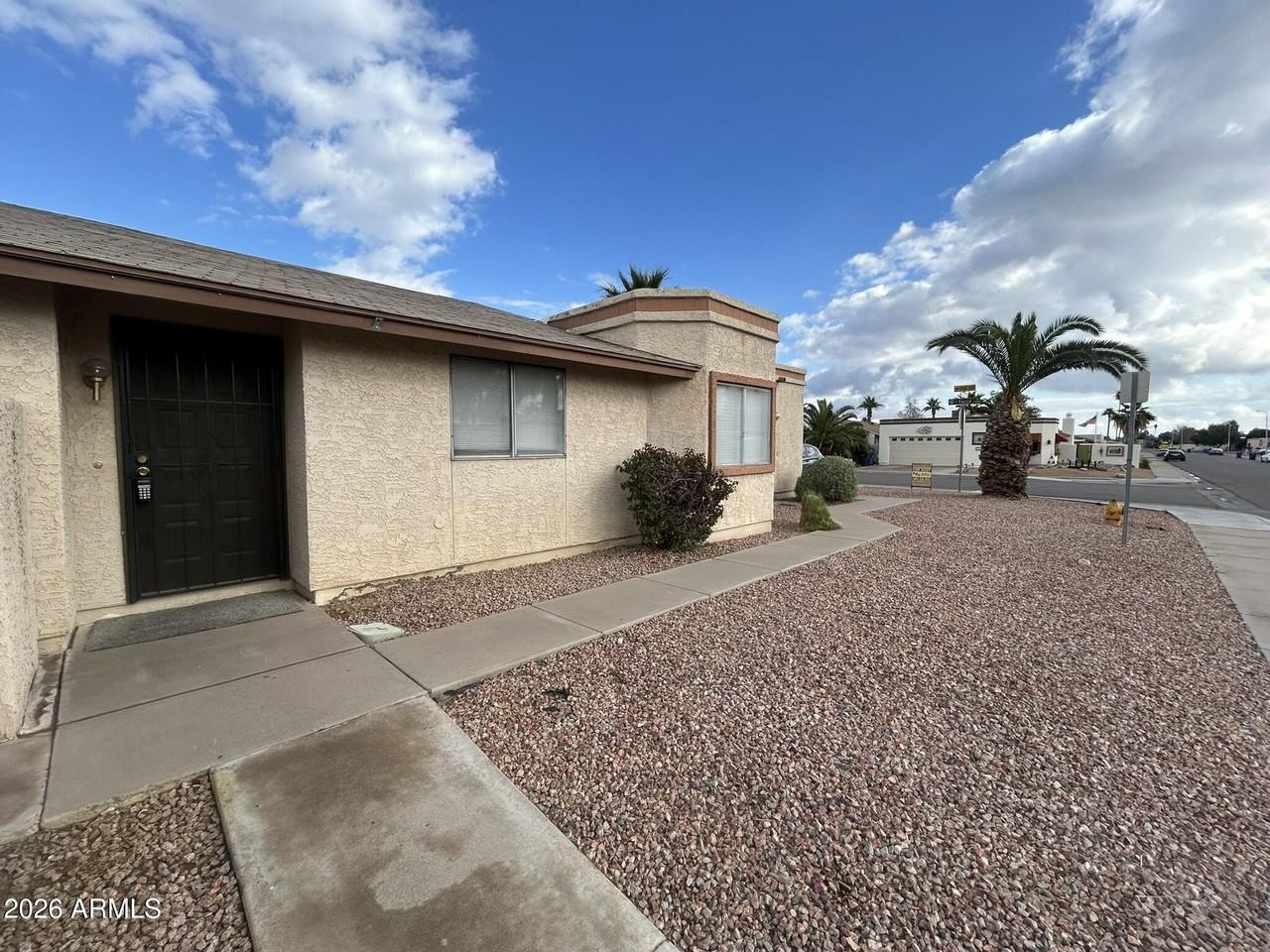 2120 N Yucca Ct - Photo 5 of 40