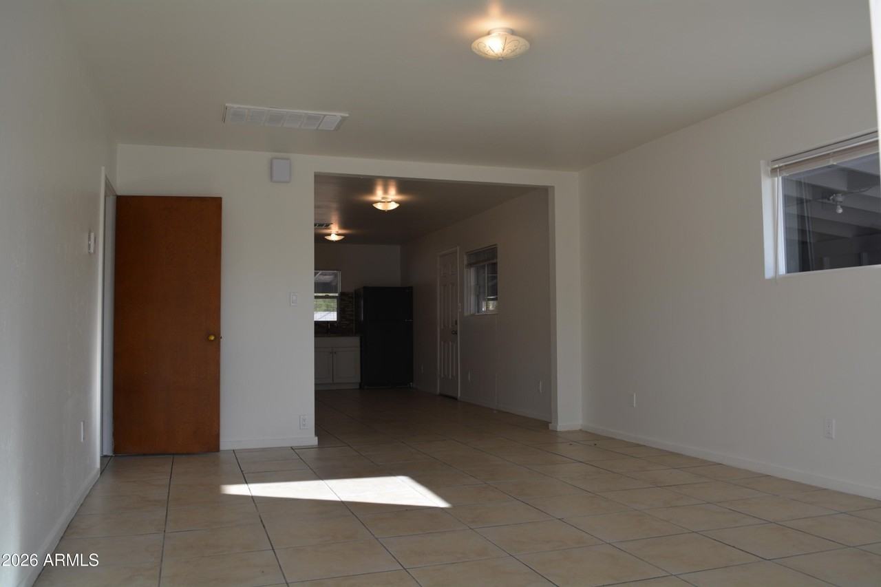 4003 N 22nd Ave - Photo 7 of 18