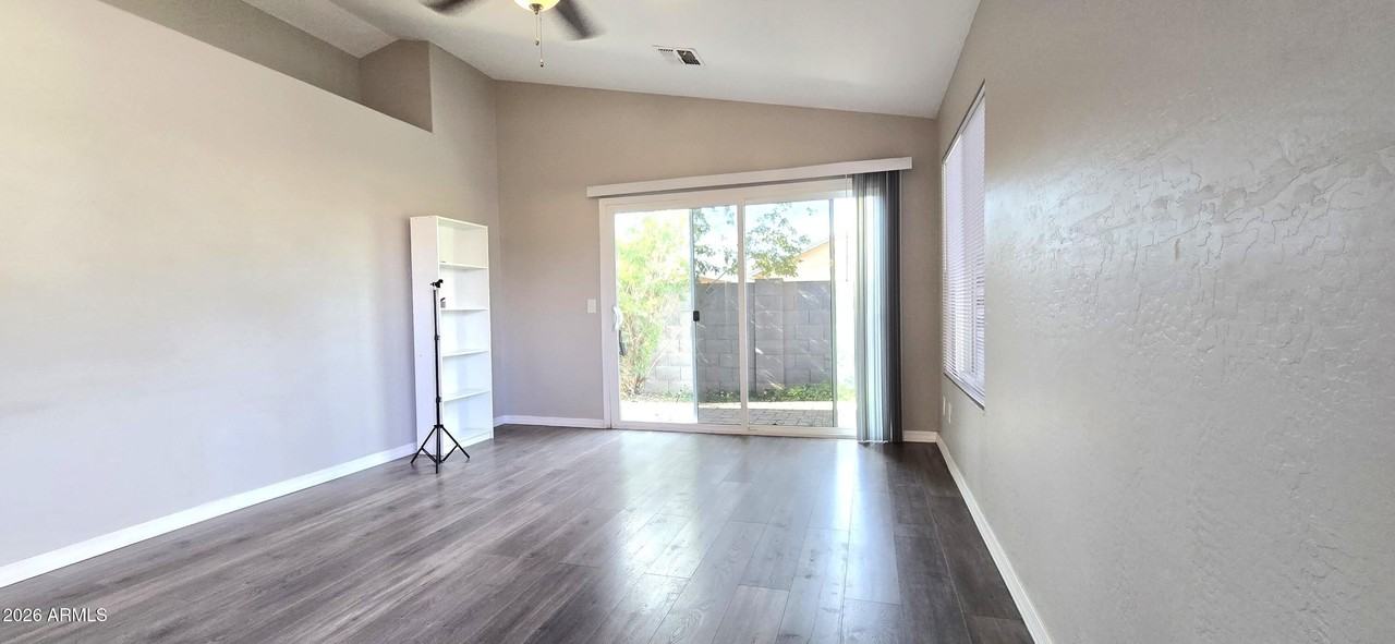 5620 S 42nd St - Photo 4 of 15