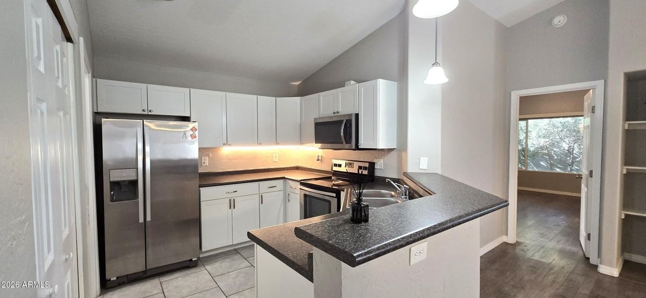 5620 S 42nd St - Photo 6 of 15