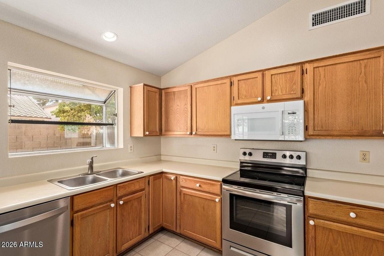 3111 W Baylor Ln - Photo 3 of 12