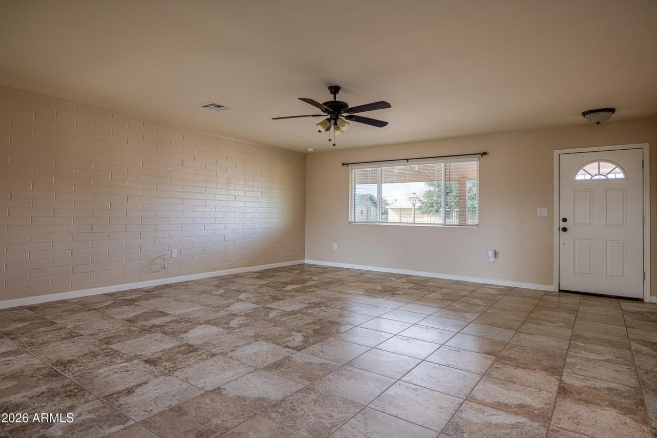 10229 W Desert Hills Dr - Photo 3 of 22