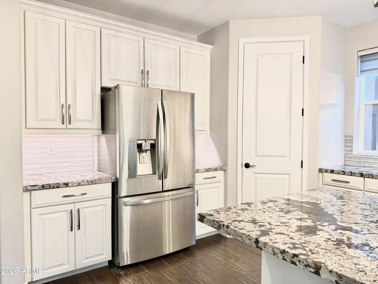 1732 W Myrna Ln - Photo 3 of 50