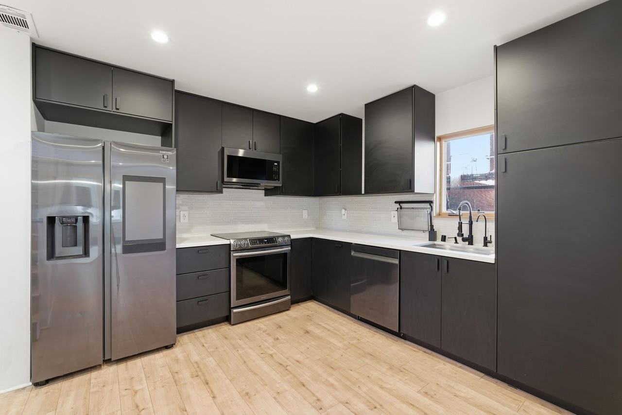 820 46th St - Photo 3 of 34