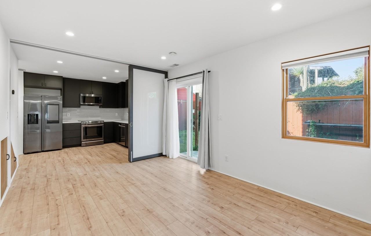 820 46th St - Photo 6 of 34