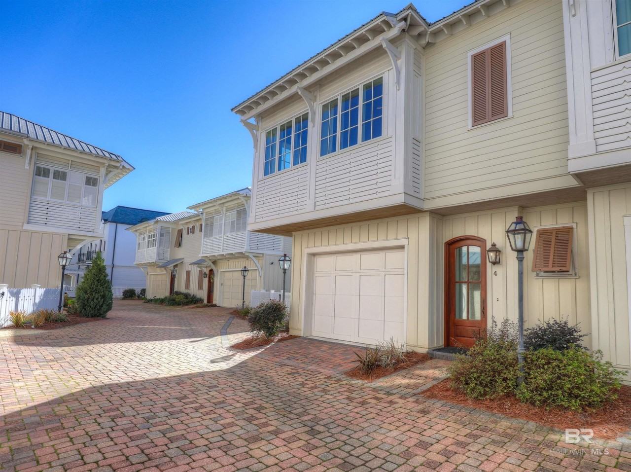 4 Downtown Founders Ln #4 - Photo 2 of 20