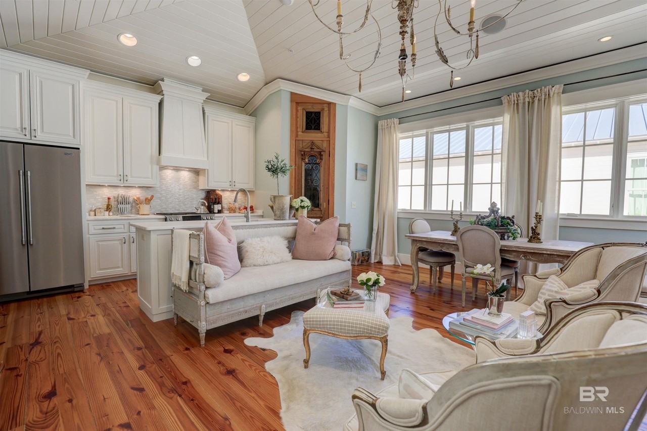 4 Downtown Founders Ln #4 - Photo 6 of 20