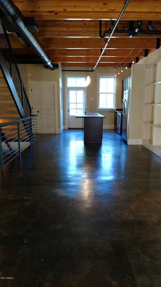 5B Market - Photo 3 of 14