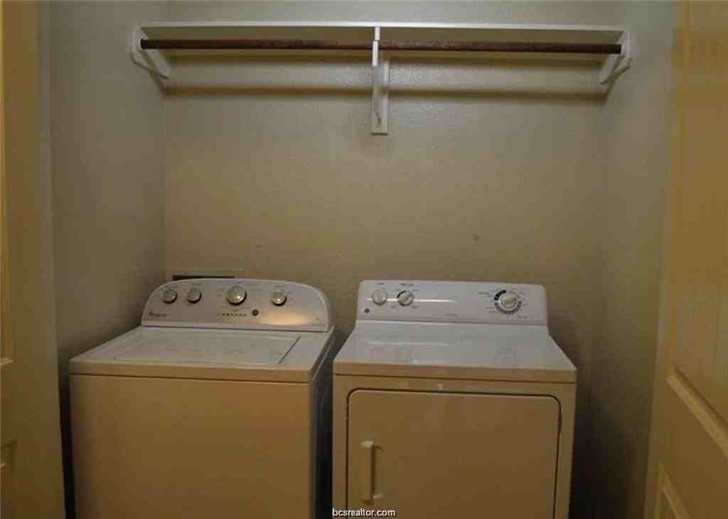 4309 Old College Rd - Photo 4 of 9