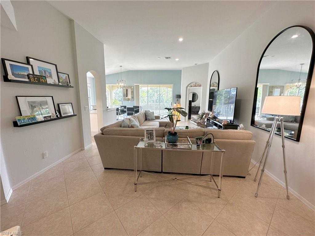 23007 Lone Oak Dr - Photo 2 of 25