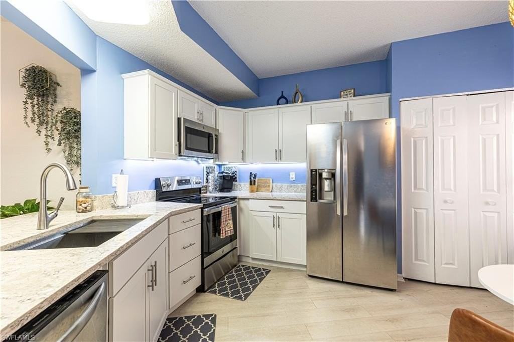 1018 Woodshire Ln Apt A108 #A108 - Photo 4 of 19