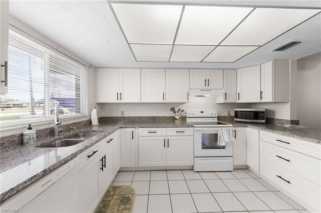 4420 Santa Barbara Blvd Apt 105 #105 - Photo 4 of 22