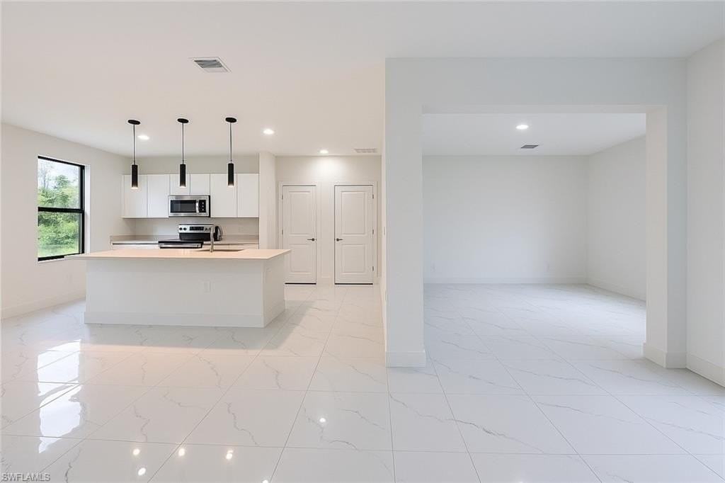 3304 67th St W - Photo 4 of 23