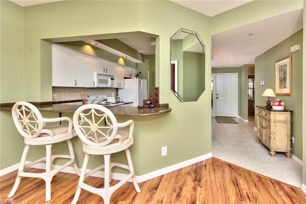 4200 Sawgrass Point Dr Apt 101 #101 - Photo 6 of 31