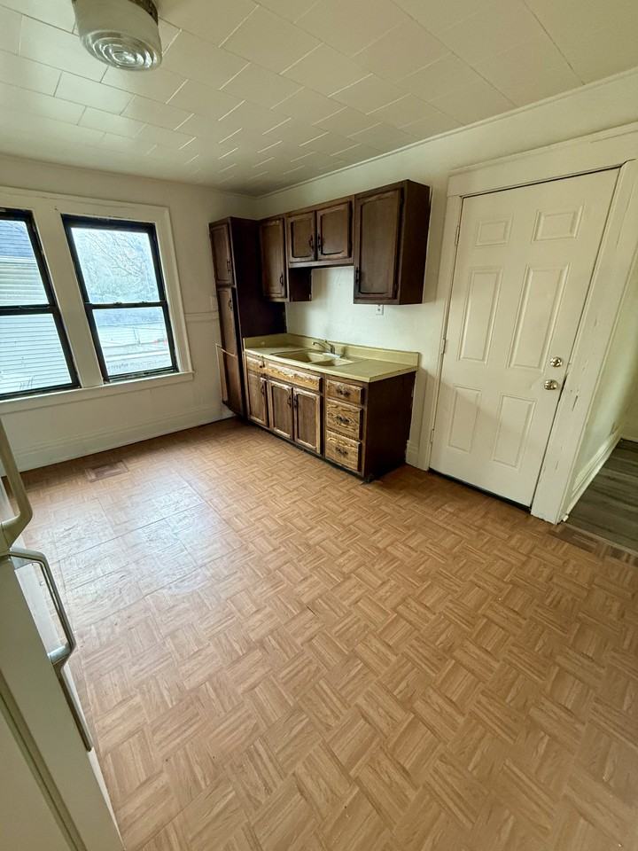 987 Dewey Ave #989 - Photo 2 of 19