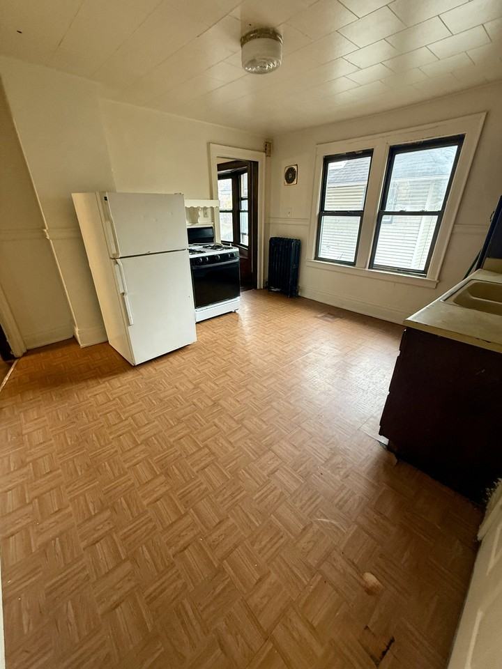 987 Dewey Ave #989 - Photo 3 of 19