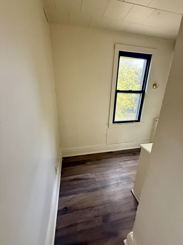 987 Dewey Ave #989 - Photo 5 of 13