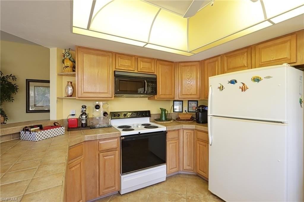 26881 Wedgewood Dr Apt 201 #201 - Photo 4 of 23