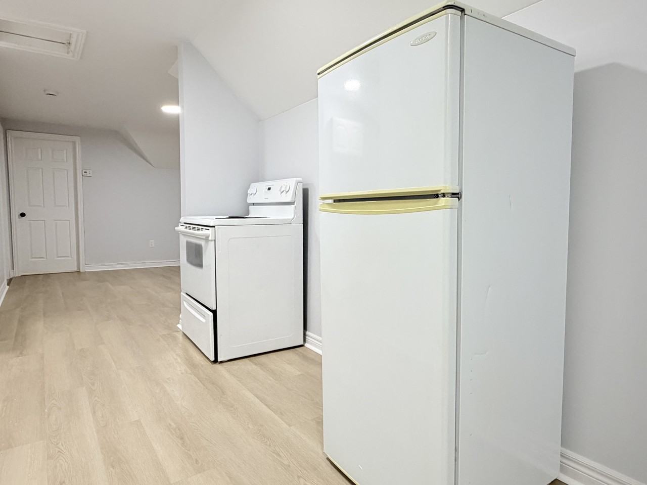 935 Albert Rd Uppr - Photo 2 of 13