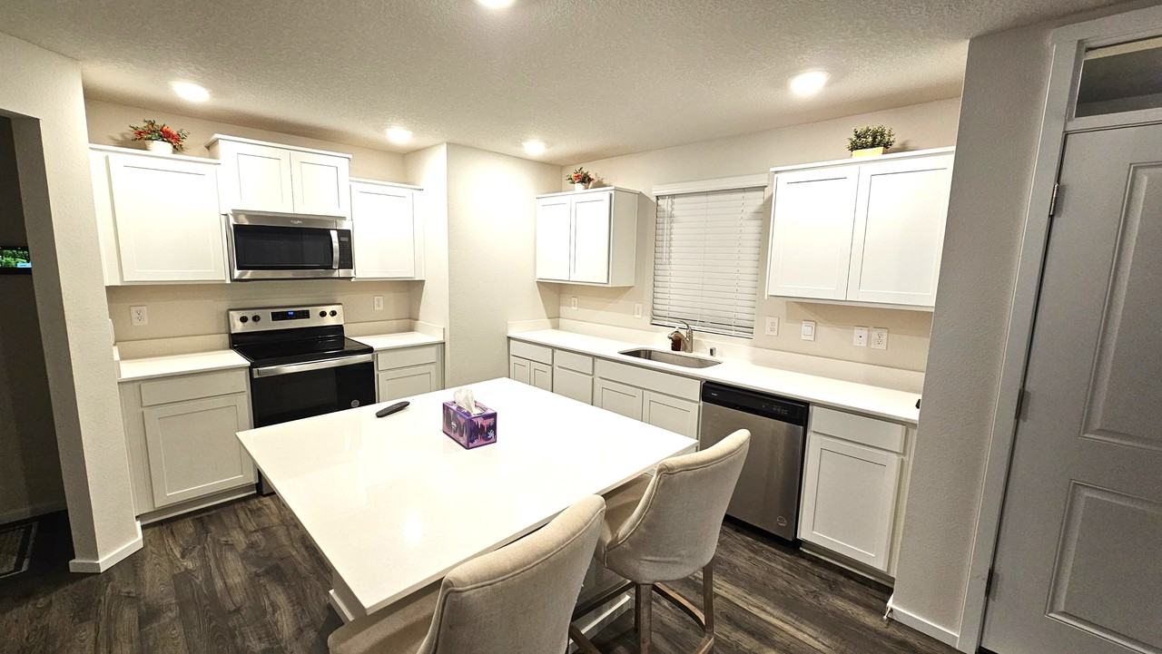 17504 Nw 10th Pl #1 - Photo 5 of 21