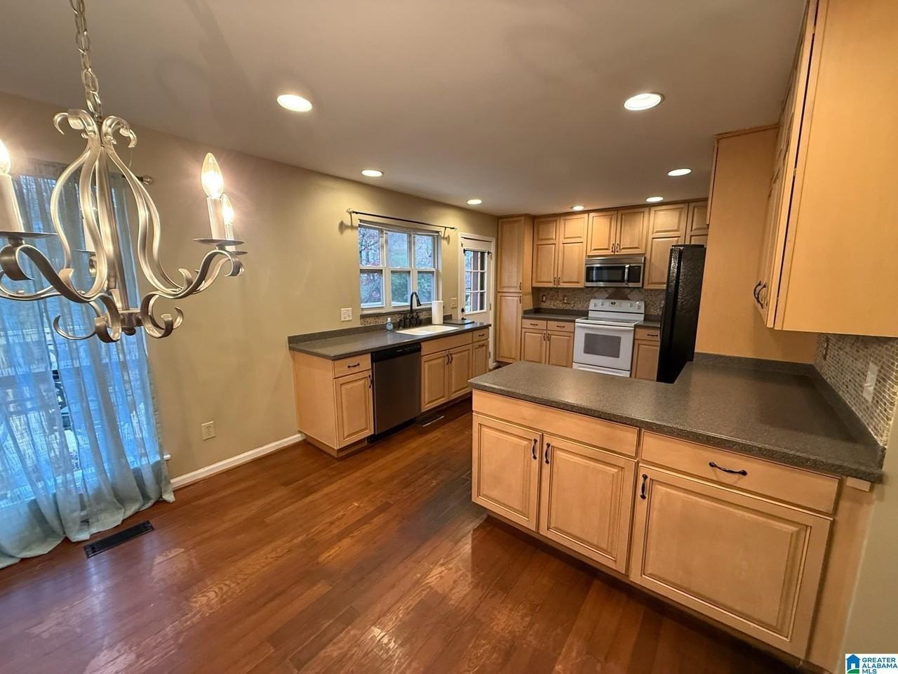 2700 Southwind Cir - Photo 3 of 20