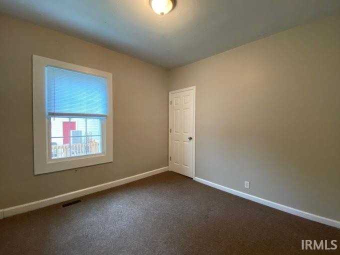 811 N Grant St - Photo 5 of 7