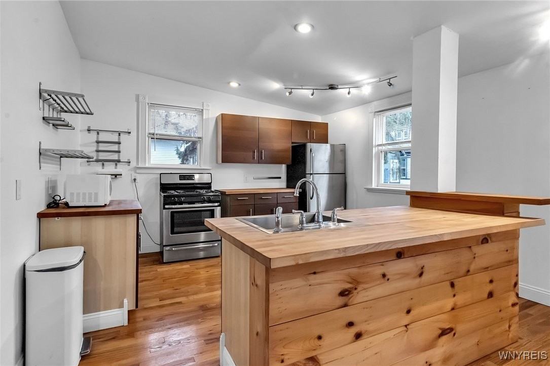 575 Upper Auburn Avenue - Photo 2 of 17