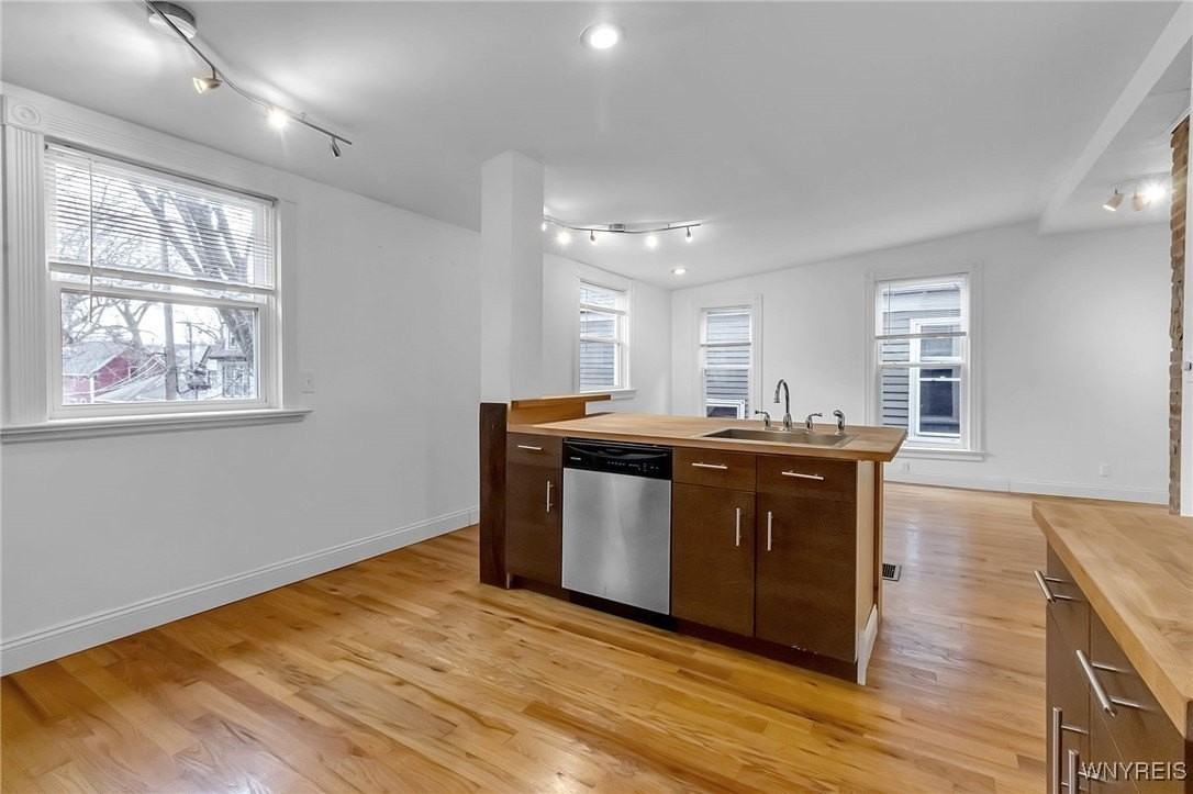 575 Upper Auburn Avenue - Photo 3 of 17