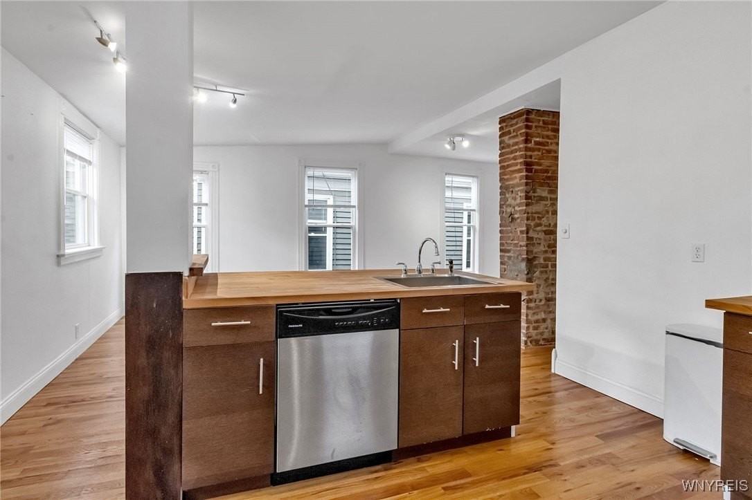 575 Upper Auburn Avenue - Photo 4 of 17