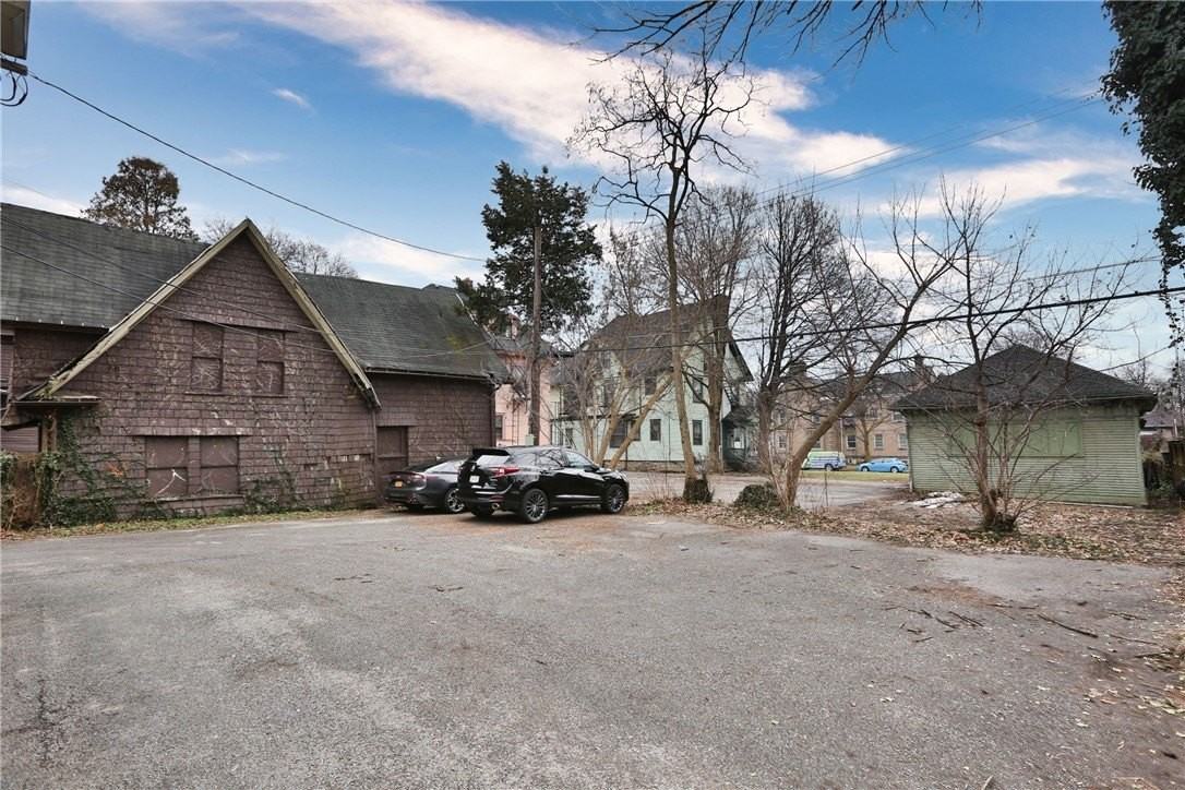 195 Harvard St Apt 3 #3 - Photo 3 of 23