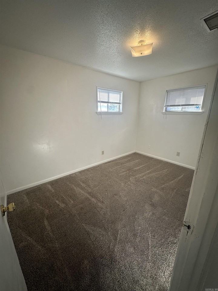 713 Smart St - Photo 5 of 11