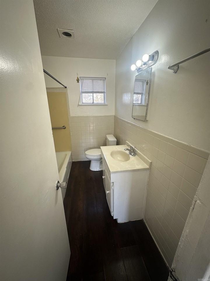 713 Smart St - Photo 6 of 11