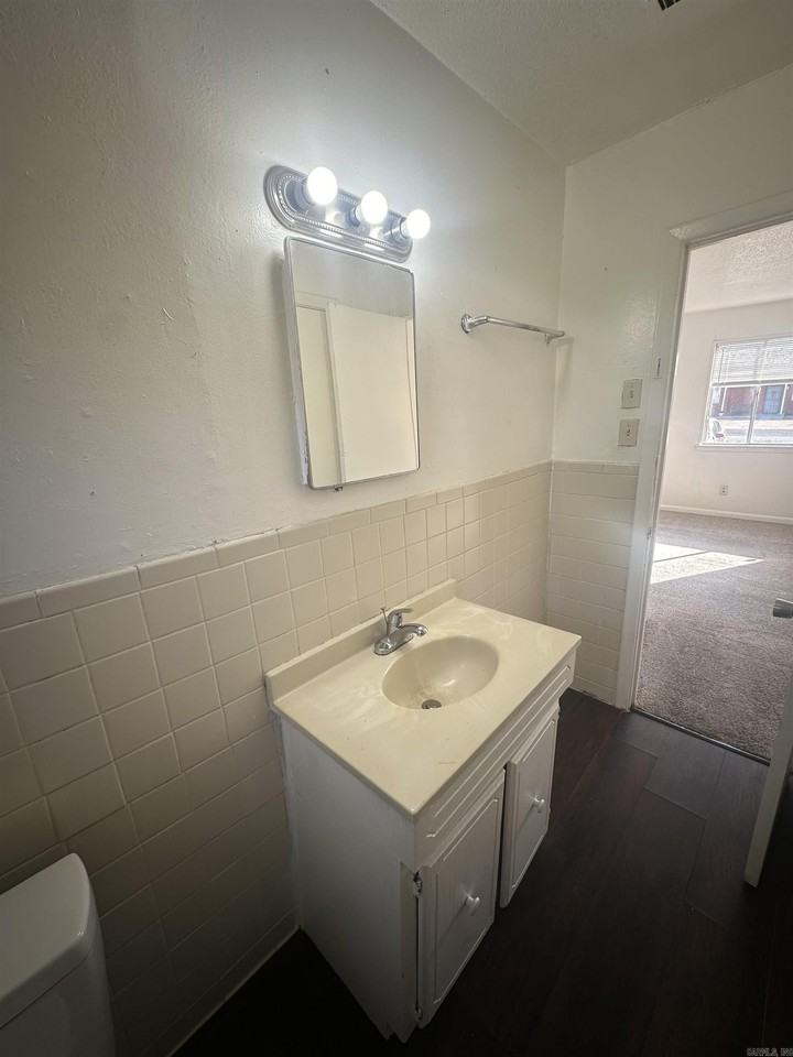 713 Smart St - Photo 7 of 11